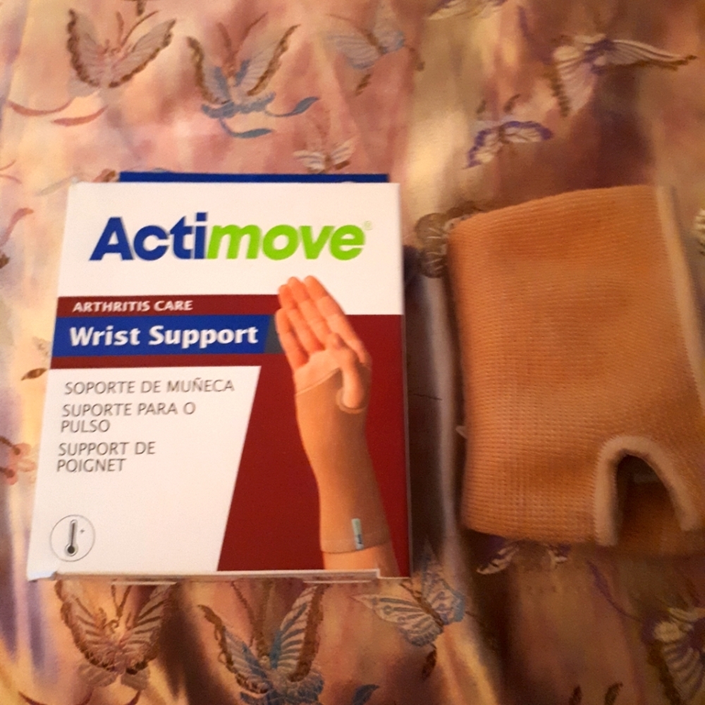 NWOT wrist support.
